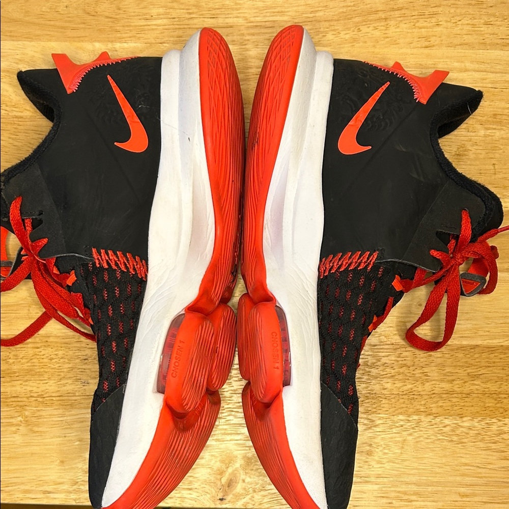 Nike LeBron Witness 5 Basketball Black and Red Sneakers - Picture 7 of 12